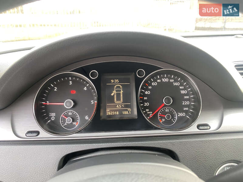 Универсал Volkswagen Passat 2012 в Киеве