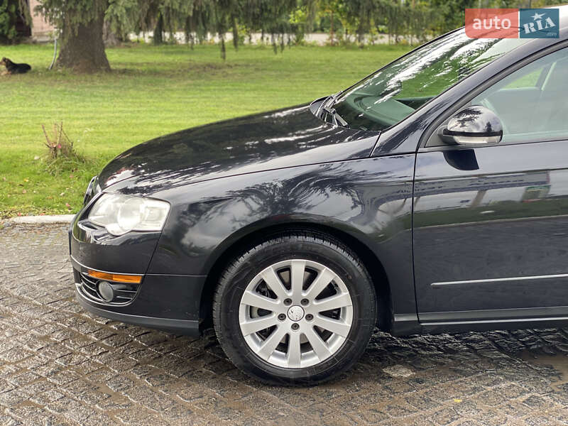 Седан Volkswagen Passat 2009 в Староконстантинове