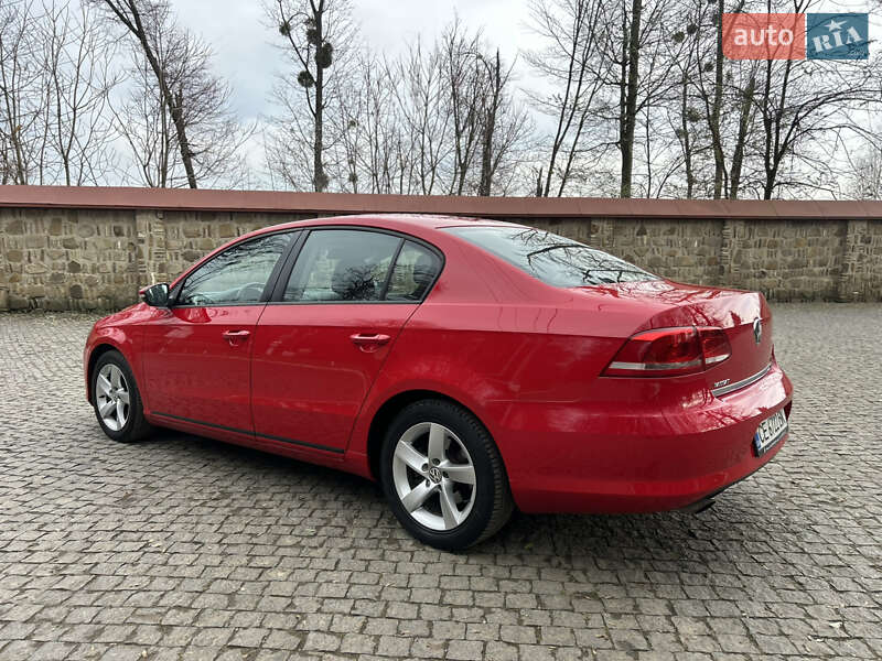 Седан Volkswagen Passat 2013 в Черновцах