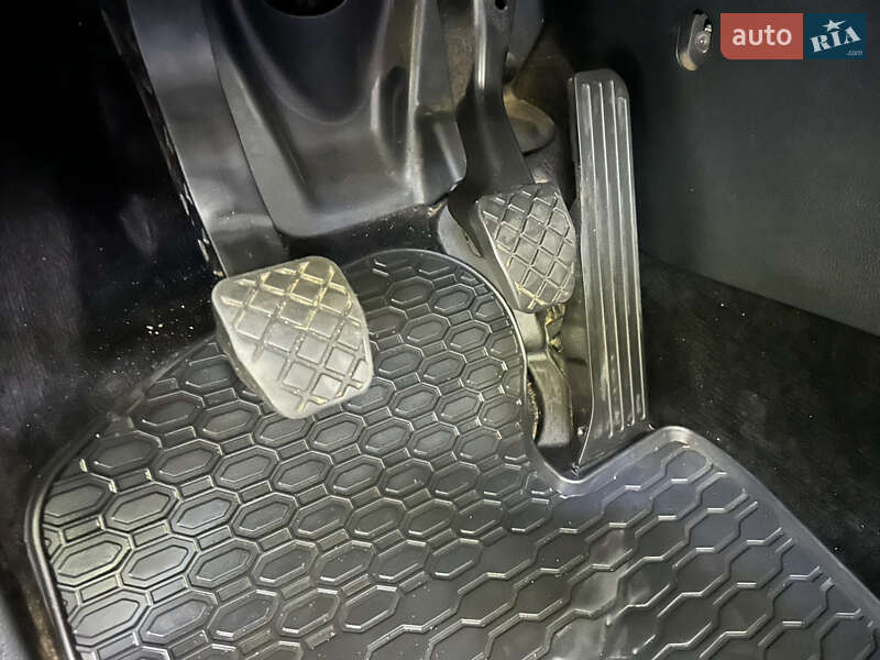 Седан Volkswagen Passat 2013 в Черновцах