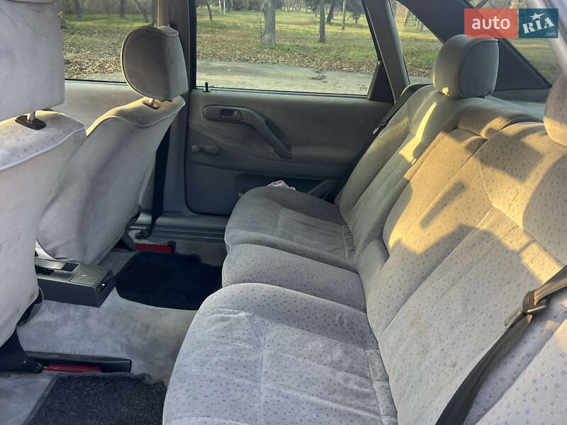 Седан Volkswagen Passat 1994 в Горішніх Плавнях