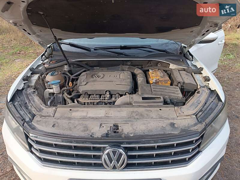 Седан Volkswagen Passat 2016 в Киеве