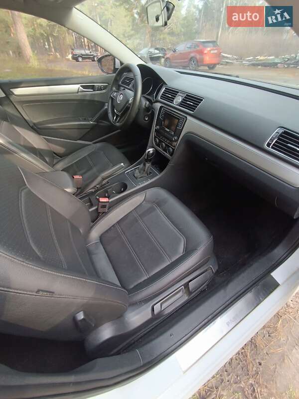Седан Volkswagen Passat 2016 в Киеве