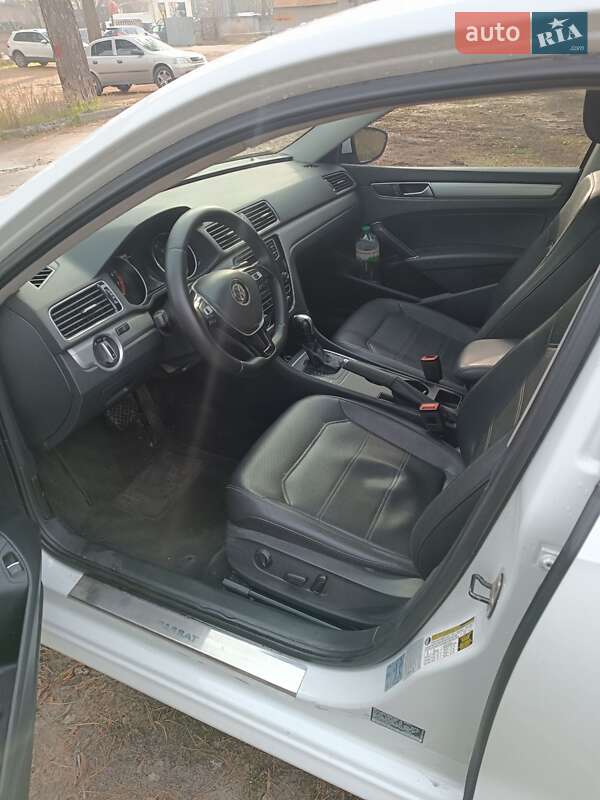 Седан Volkswagen Passat 2016 в Киеве