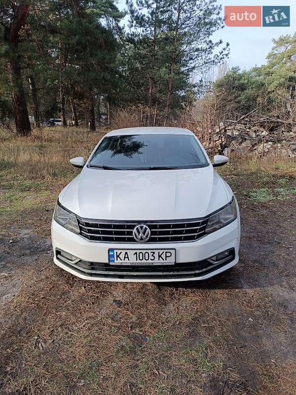 Седан Volkswagen Passat 2016 в Киеве
