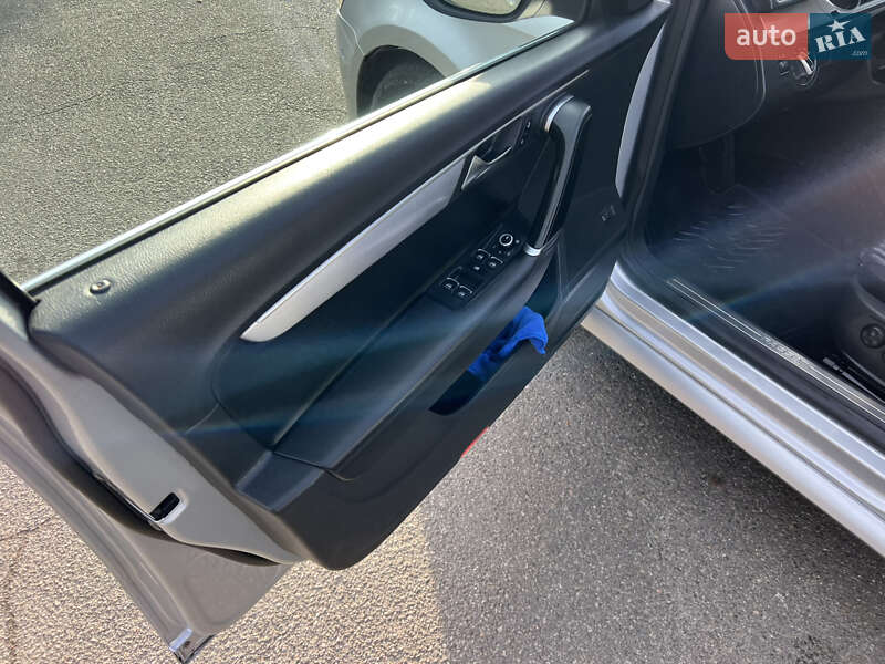 Универсал Volkswagen Passat 2011 в Киеве