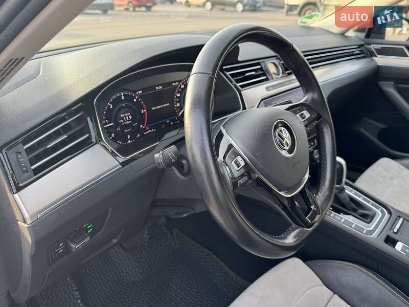 Универсал Volkswagen Passat 2018 в Софиевской Борщаговке фото 21 Универсал Volkswagen Passat 2018 в Софиевской Борщаговке