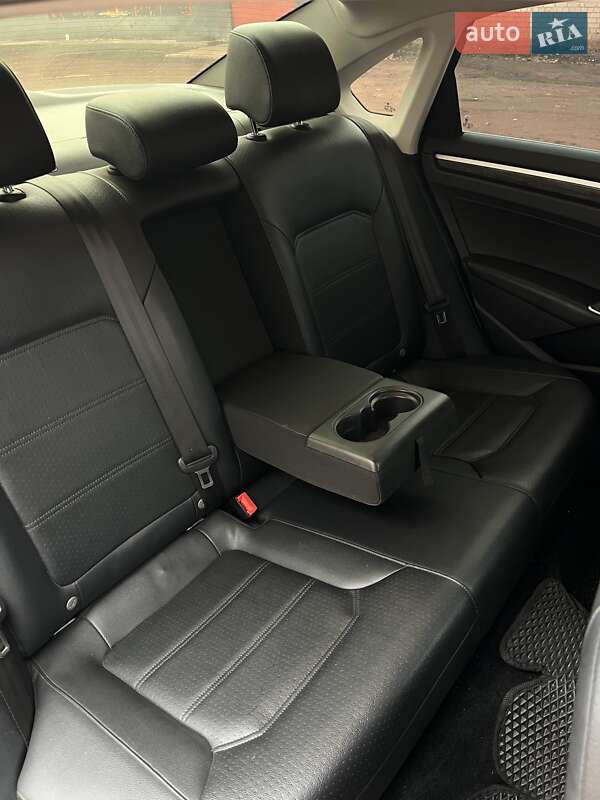 Седан Volkswagen Passat 2015 в Кривому Розі