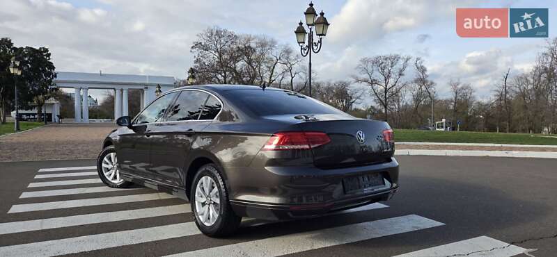 Седан Volkswagen Passat 2016 в Одессе