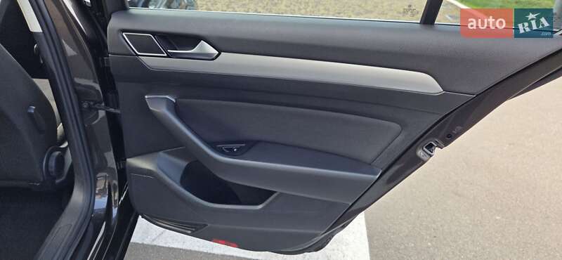 Седан Volkswagen Passat 2016 в Одессе