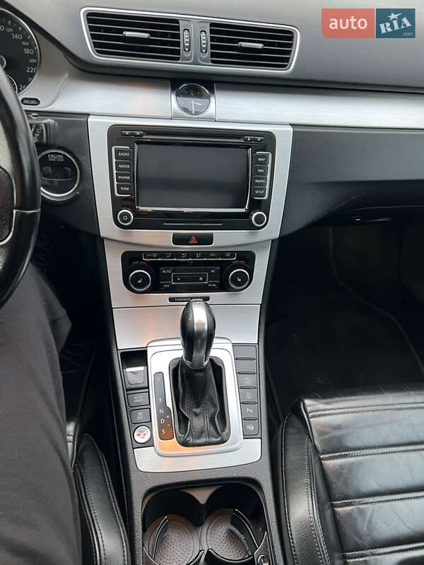 Универсал Volkswagen Passat 2011 в Киеве