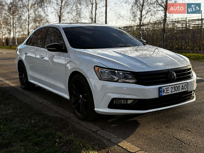 Седан Volkswagen Passat 2018 в Днепре