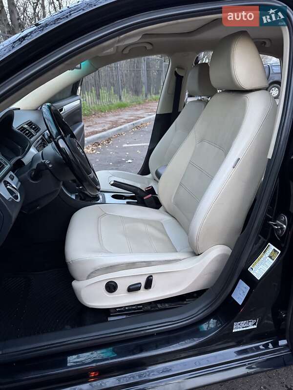 Седан Volkswagen Passat 2013 в Одессе
