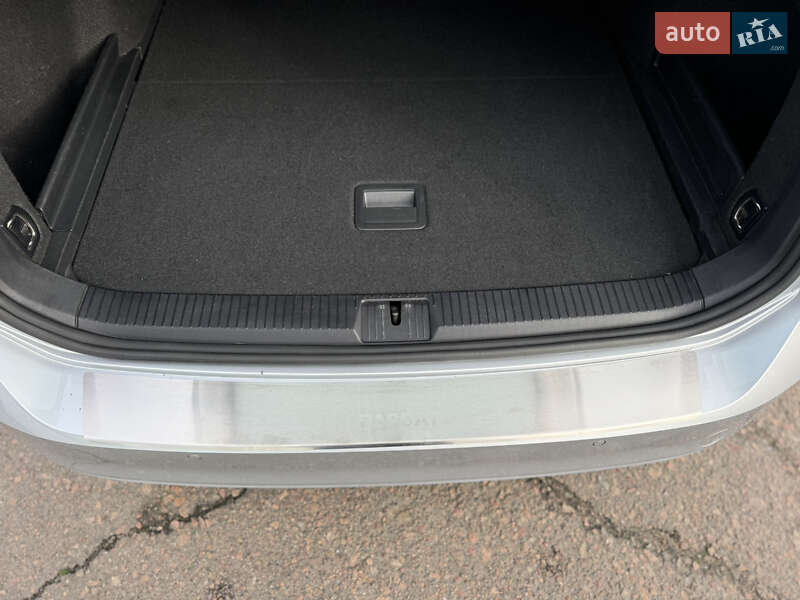 Универсал Volkswagen Passat 2018 в Киеве