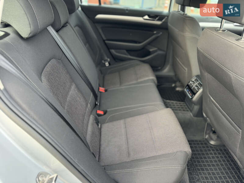 Универсал Volkswagen Passat 2018 в Киеве