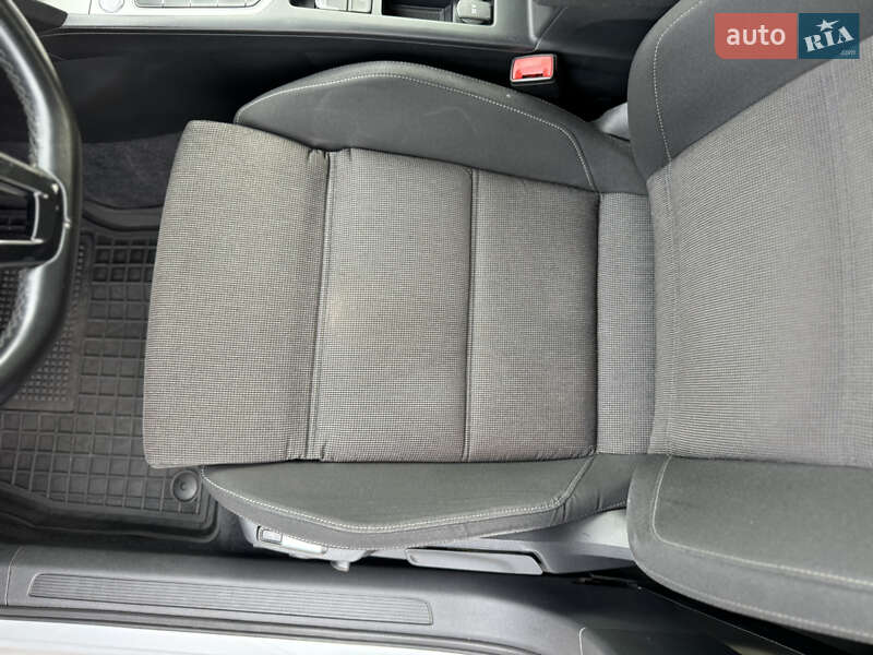 Универсал Volkswagen Passat 2018 в Киеве