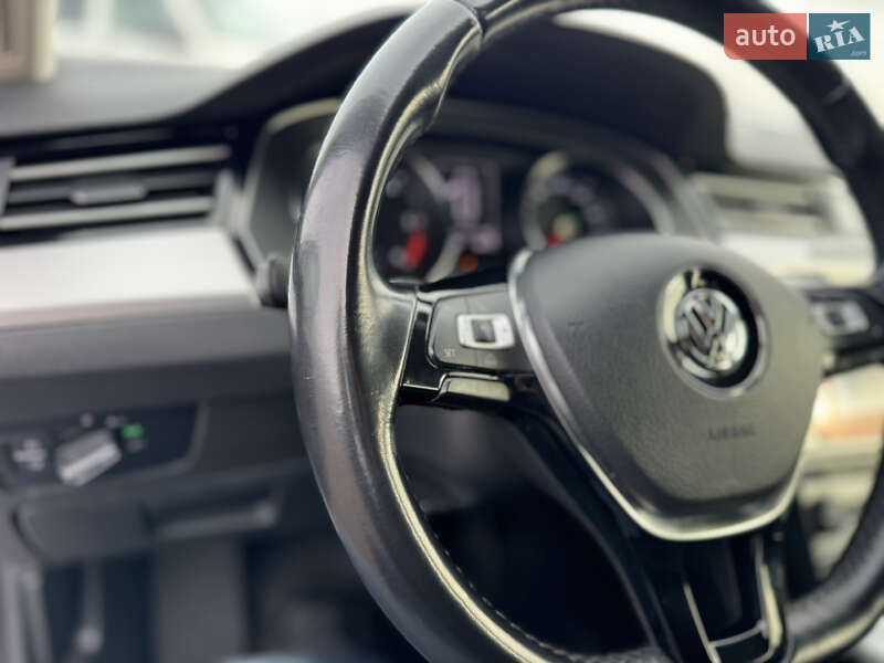 Универсал Volkswagen Passat 2018 в Киеве