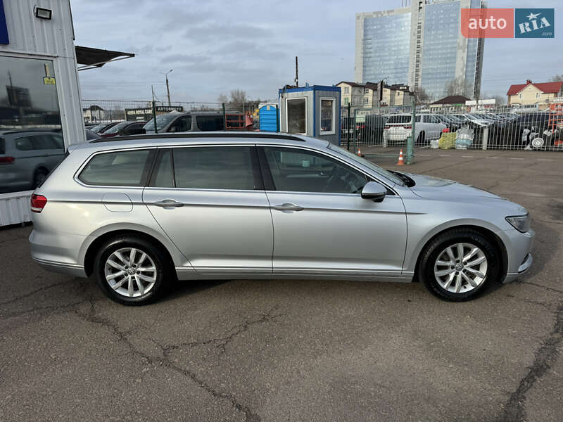 Универсал Volkswagen Passat 2018 в Киеве