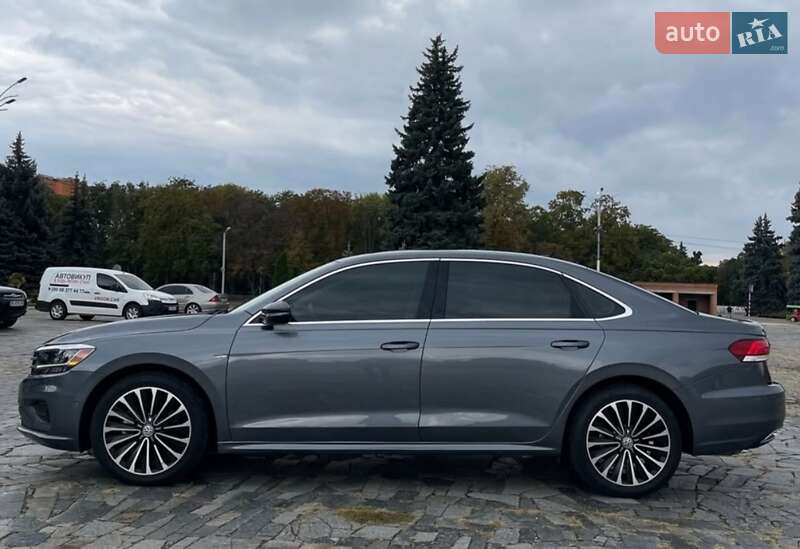 Седан Volkswagen Passat 2021 в Кременчуге