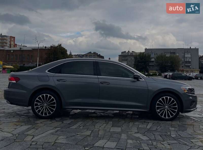 Седан Volkswagen Passat 2021 в Кременчуге