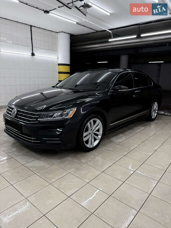 Седан Volkswagen Passat 2016 в Киеве