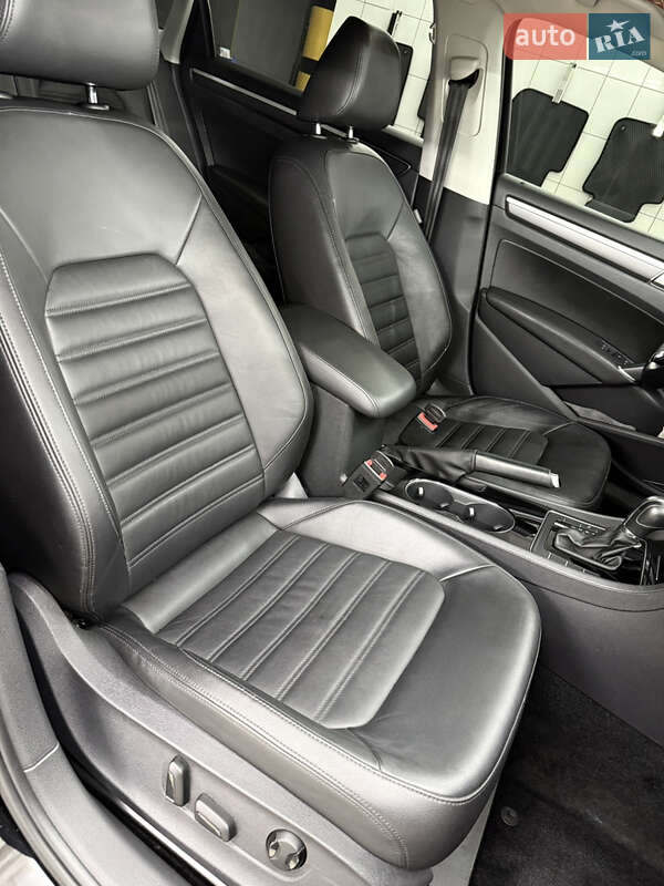 Седан Volkswagen Passat 2016 в Киеве