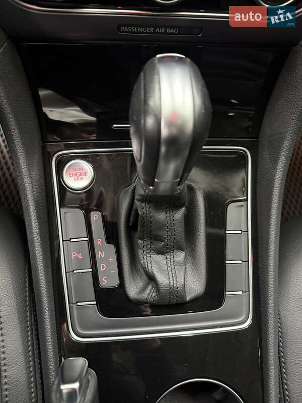 Седан Volkswagen Passat 2016 в Киеве