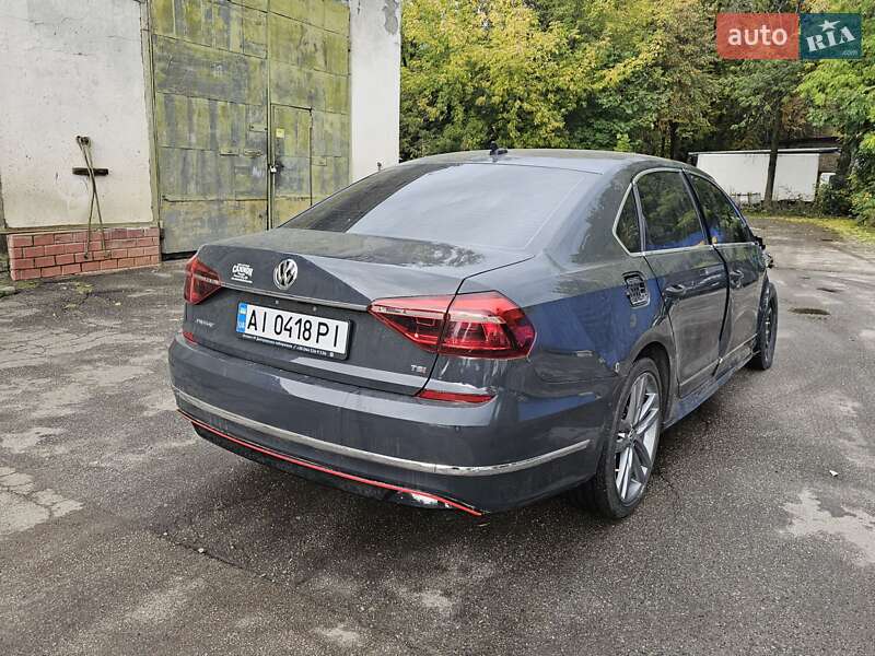 Седан Volkswagen Passat 2016 в Киеве