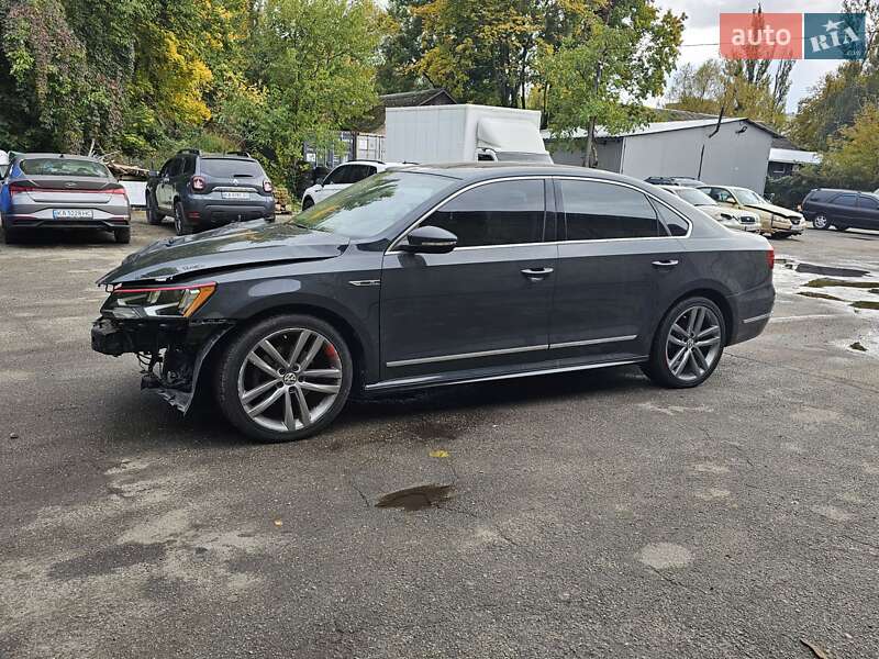 Седан Volkswagen Passat 2016 в Киеве