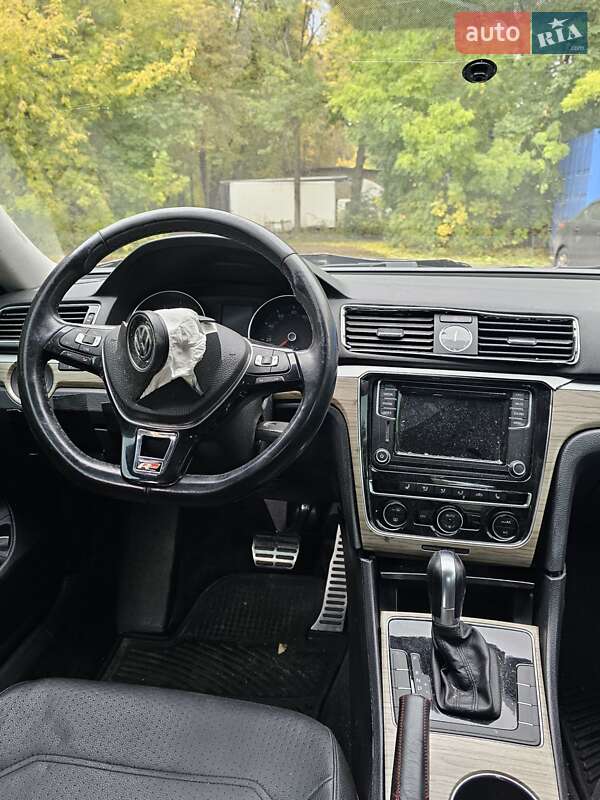 Седан Volkswagen Passat 2016 в Киеве
