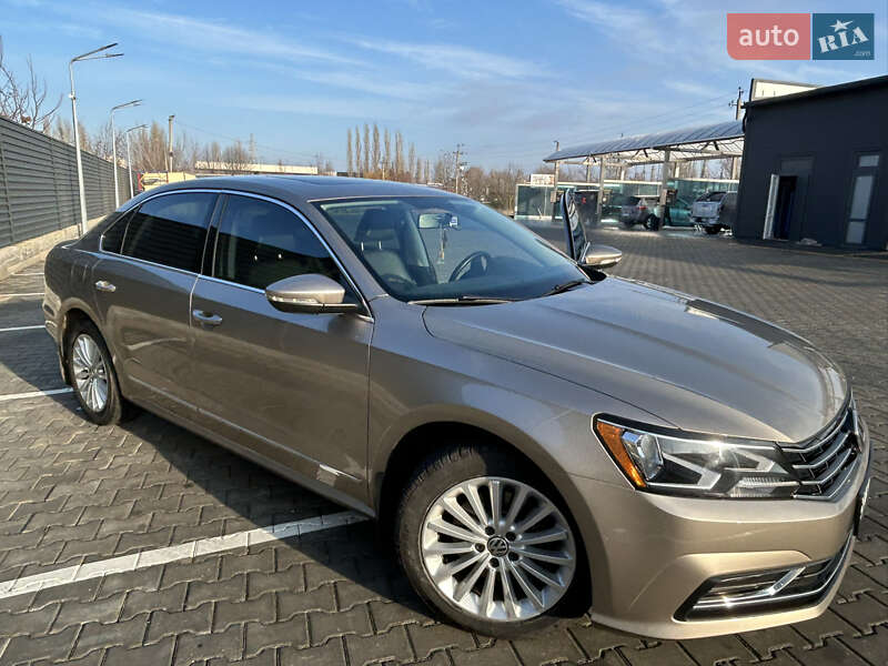Седан Volkswagen Passat 2015 в Николаеве
