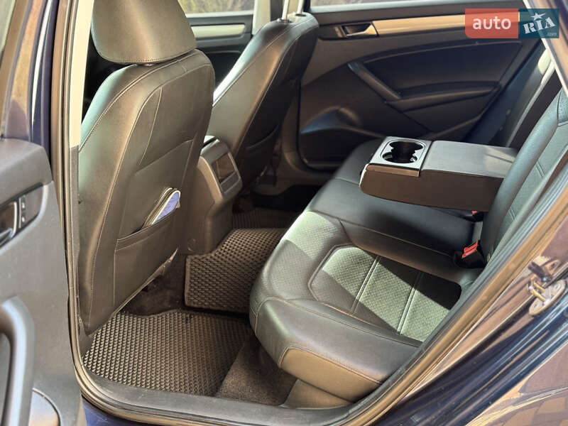 Седан Volkswagen Passat 2013 в Николаеве