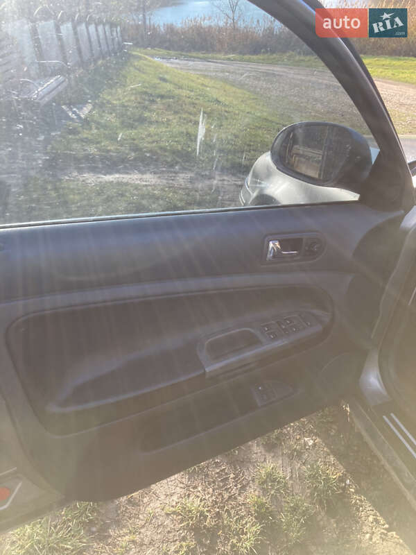 Универсал Volkswagen Passat 2003 в Черновцах