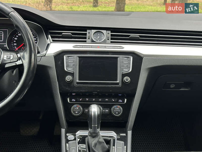 Универсал Volkswagen Passat 2015 в Киеве