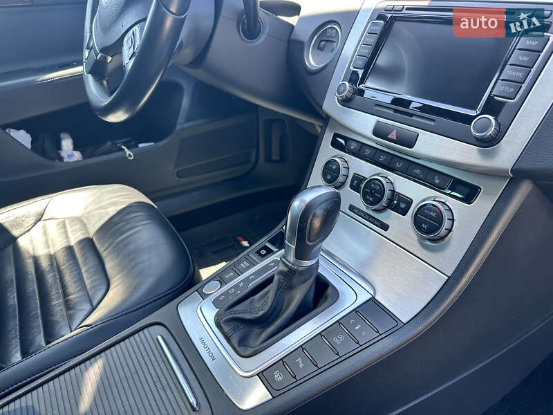 Универсал Volkswagen Passat 2014 в Ивано-Франковске