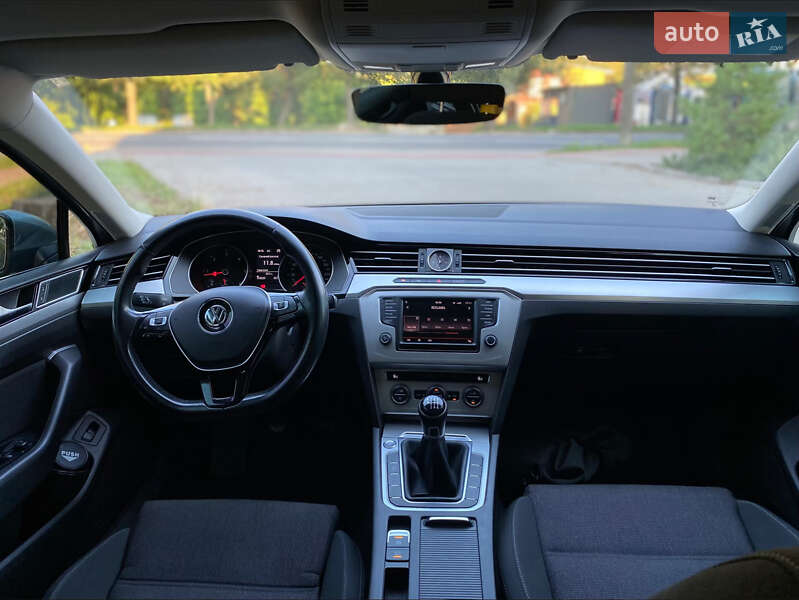 Седан Volkswagen Passat 2016 в Хмельницком