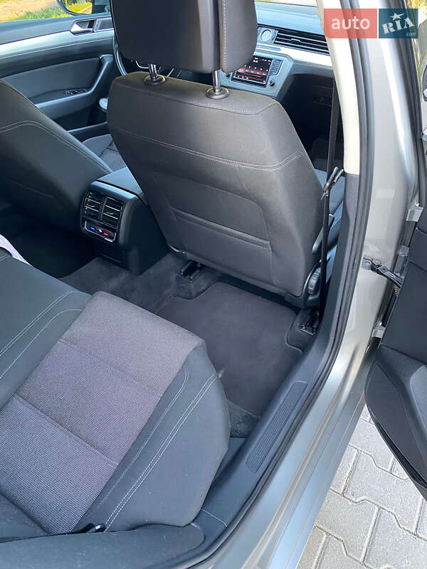 Седан Volkswagen Passat 2016 в Хмельницком