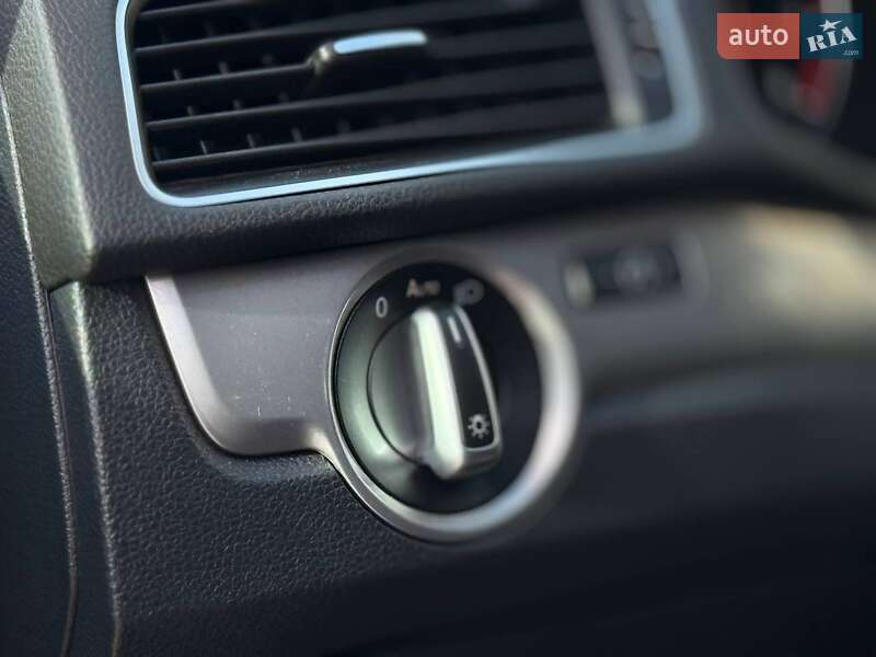 Седан Volkswagen Passat 2014 в Николаеве