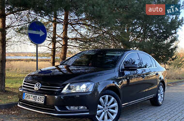Седан Volkswagen Passat 2014 в Дрогобичі