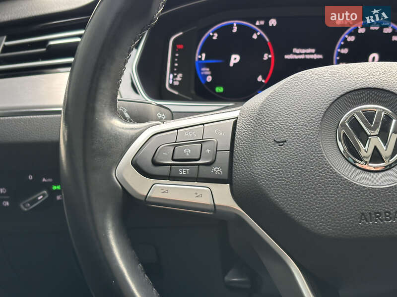 Универсал Volkswagen Passat 2020 в Киеве