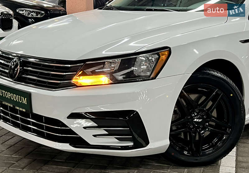 Седан Volkswagen Passat 2018 в Киеве