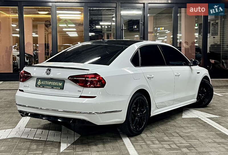 Седан Volkswagen Passat 2018 в Киеве