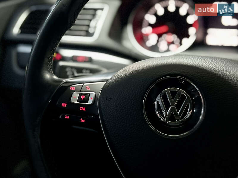 Седан Volkswagen Passat 2018 в Киеве