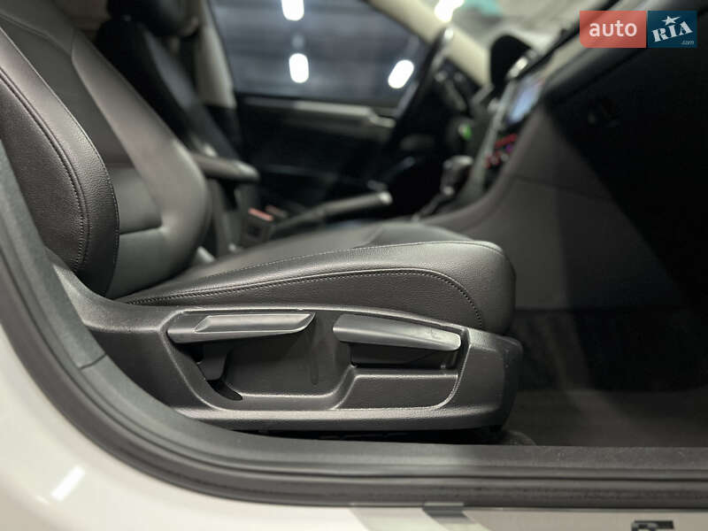 Седан Volkswagen Passat 2018 в Киеве