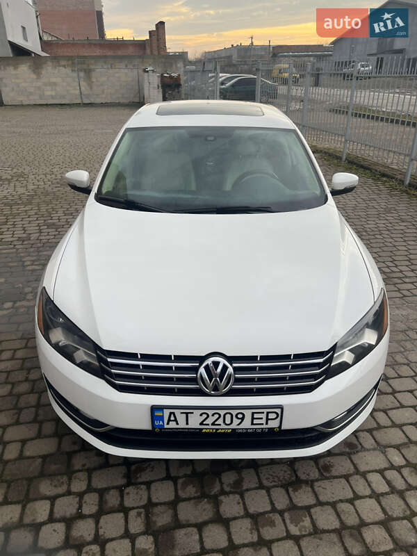 Седан Volkswagen Passat 2014 в Ивано-Франковске
