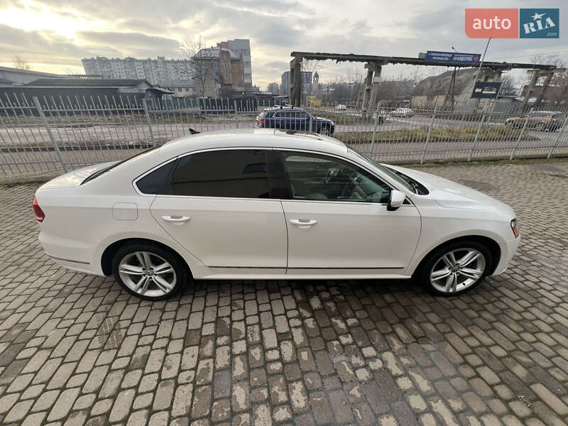 Седан Volkswagen Passat 2014 в Ивано-Франковске
