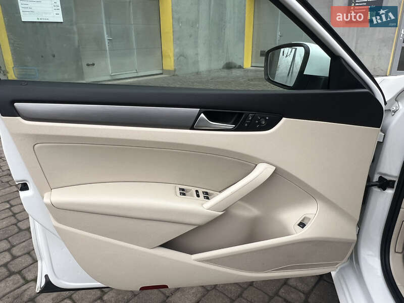 Седан Volkswagen Passat 2014 в Ивано-Франковске