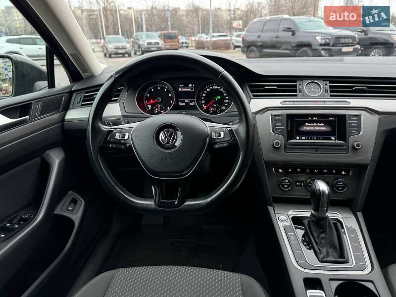 Универсал Volkswagen Passat 2017 в Киеве