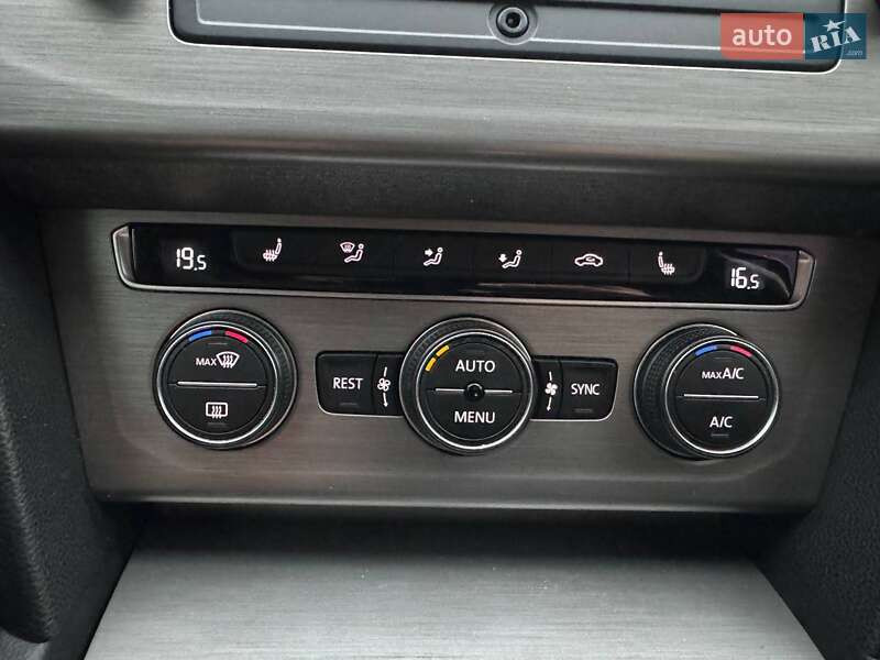 Универсал Volkswagen Passat 2017 в Киеве