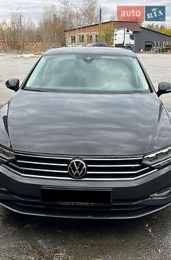 Седан Volkswagen Passat 2021 в Звягелі